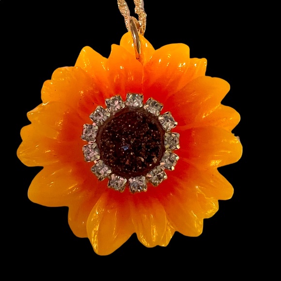 GORGEOUS ACRYLIC SUNFLOWER WITH CRYSTALS PENDANT/NECKLACE - Picture 2 of 5